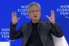Davos 2026: Дженсен Хуанг про п’ятишаровий AI-стек, трильйонний build-out і дефіцит GPU